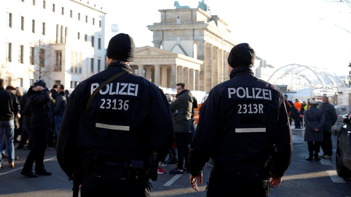 German police men patrol with submachine gun at the Brandenburg Gate, ahead of the upcoming New Year's Eve celebrations in Berlin, Germany, December 30, 2016. REUTERS/