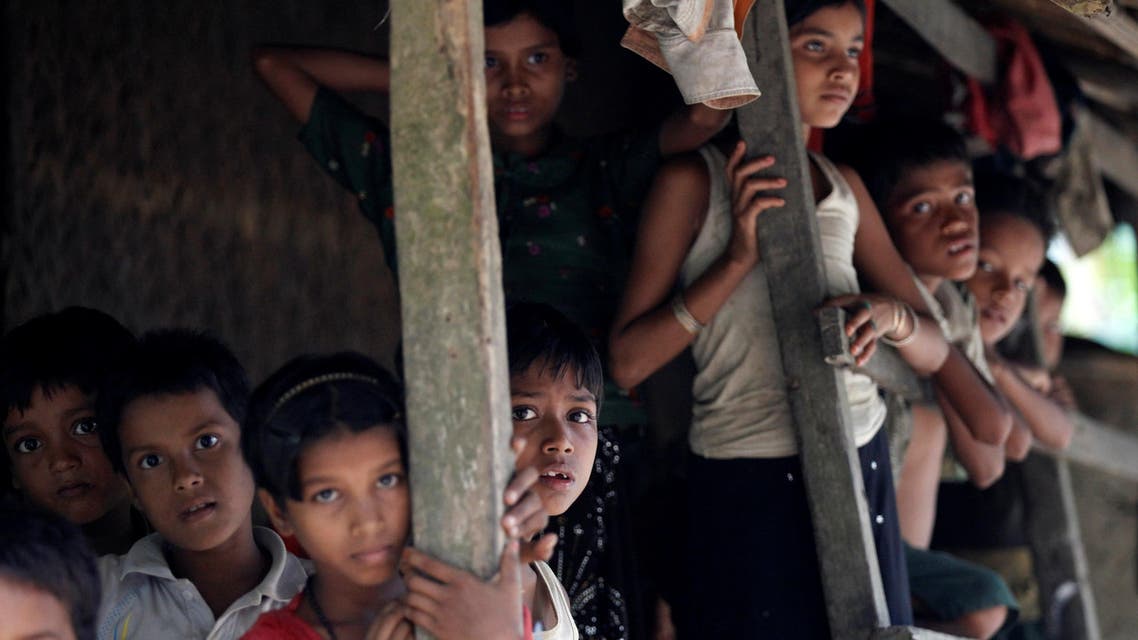 Rohingya Muslim children stand in U Shey Kya village outside Maungdaw in Rakhine state, Myanmar October 27, 2016. Picture taken October 27, 2016. REUTERS/Soe Zeya Tun