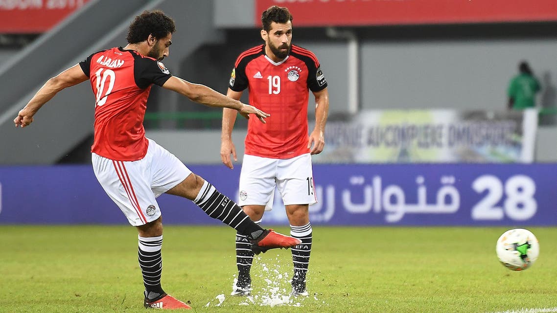 Egypt's forward Mohamed Salah (L) takes a free kick to score a goal during the 2017 Africa Cup of Nations group D football match between Egypt and Ghana in Port-Gentil on January 25, 2017. Justin TALLIS / AFP