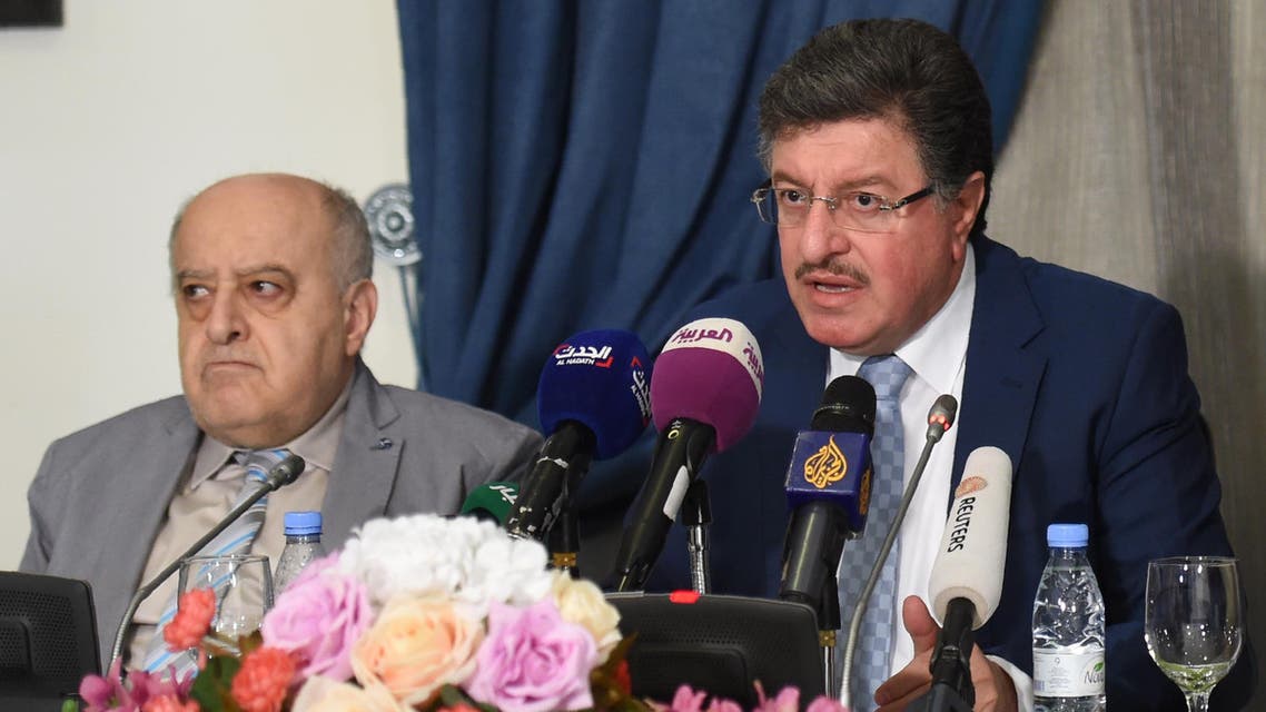 Salim al-Muslat (R), spokesman for the HNC, and Monzer Makhous (L) attend a press conference in Riyadh, on October 10, 2016. (AFP)