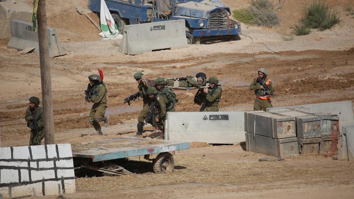 Israeli soldiers evacuate a mock injured soldier during an army drill near Eilat on June 7, 2016. (AFP)