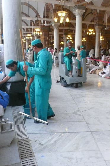 In pictures: How is the Great Mosque of Mecca cleaned? | Al Arabiya English