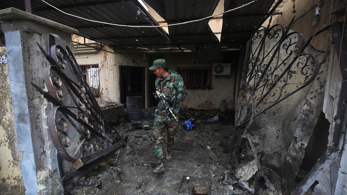 An Iraqi forces member inspects a building in the Arabi neighbourhood north of Mosul after recapturing it from the Islamic State (IS) group on January 22, 2017 during an ongoing military operation against the jihadists.