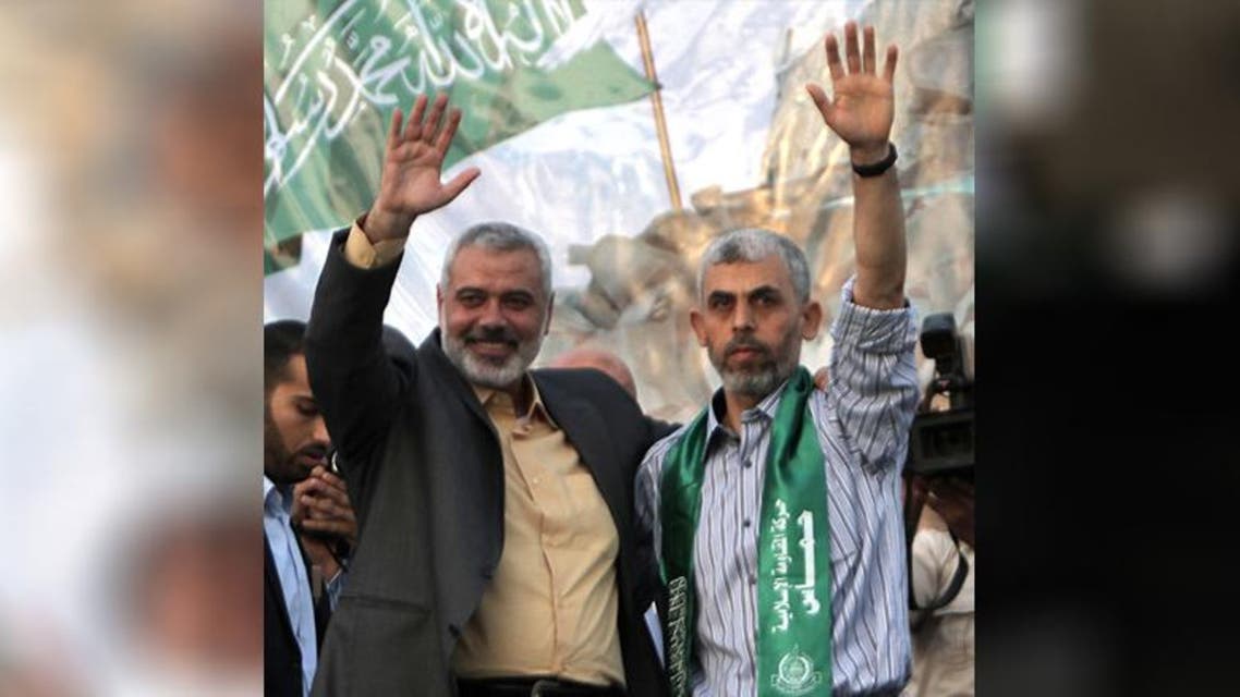 Hamas leader Ismail Haniya (L) and freed Palestinian prisoner Yehiye Sinwar (R), a founder of Hamas' military wing. (File photo: AFP)