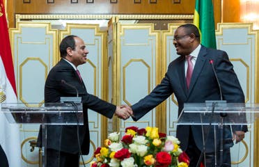 Egyptian president Fattah al-Sisi, left, and Ethiopian prime minister Hilemariam Desalegn, right, shake hands after the press conference at The National Palace Tuesday, March 24, 2015 in Addis Ababa Ethiopia. (Reuters)