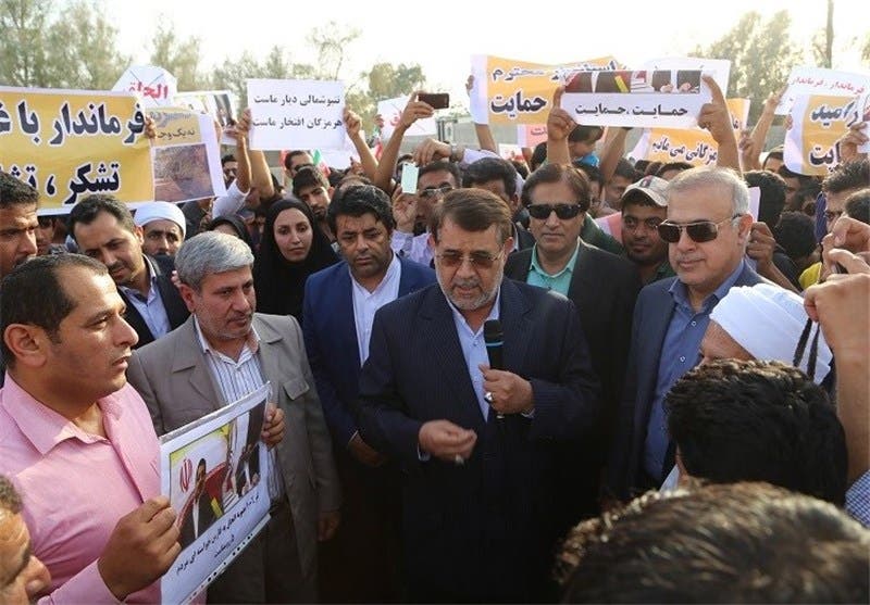 محافظ هرمزغان يعد المتظاهرين بمتابعة الموضوع