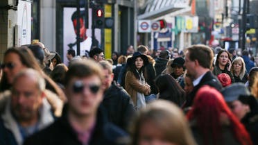 Pedestrians walk along a busy shopping steet in London. Britain's economy grew by a better-than-expected 0.7 percent in the final three months of last year, official revised data released on February 22, 2017 showed, as the country prepares for Brexit. (AFP)