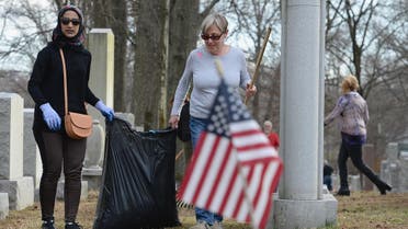 Nabiha Quadri and Gwyn Thorpe work together during a cleanup effort at Chesed Shel Emeth Cemetery on February 22, 2017 in University City, Missouri. (AFP)