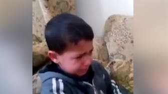 طفل يشعل "التواصل" بسبب بكائه لترك مسقط رأسه بسيناء