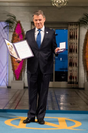 Nobel Peace Prize laureate Colombian President Juan Manuel Santos pose with the medal and diploma during the Peace Prize awarding ceremony at the City Hall in Oslo on December 10, 2016. (File photo)