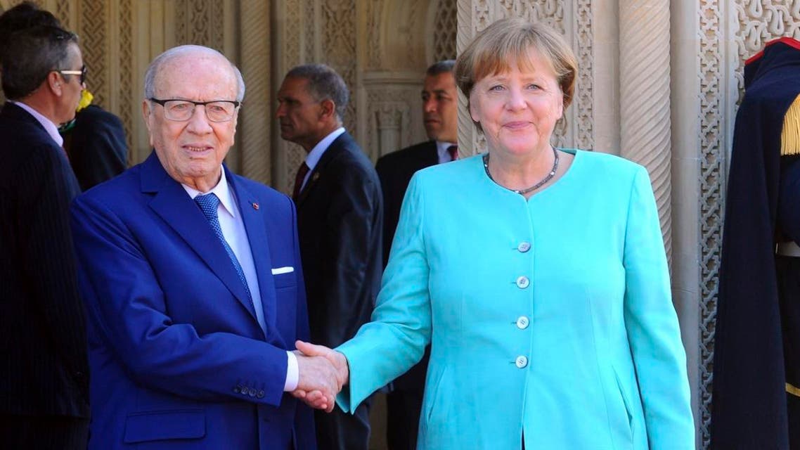 Tunisian President Beji Caid Essebsi, left, shakes hands with German Chancellor Angela Merkel, prior to their meeting at the presidential palace in Carthage, near Tunis, Tunisia, Friday, March 3, 2017. (AP)