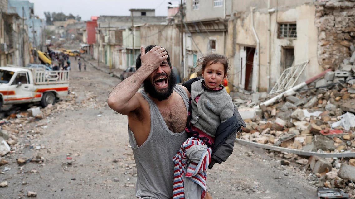 A man cries while he carries his daughter as he walks from Islamic State controlled part of Mosul towards Iraqi special forces soldiers during a battle in Mosul, Iraq, March 4, 2017. (Reuters)