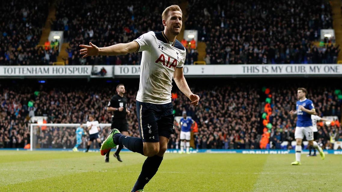 Tottenham Hotspur's English striker Harry Kane celebrates after scoring their second goal during the English Premier League football match between Tottenham Hotspur and Everton at White Hart Lane in London, on March 5, 2017. (AFP)
