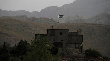 Pakistani soldiers stand guard on a rooftop at the borber post in Torkham, Pakistan June 18, 2016. (File Photo: Reuters)