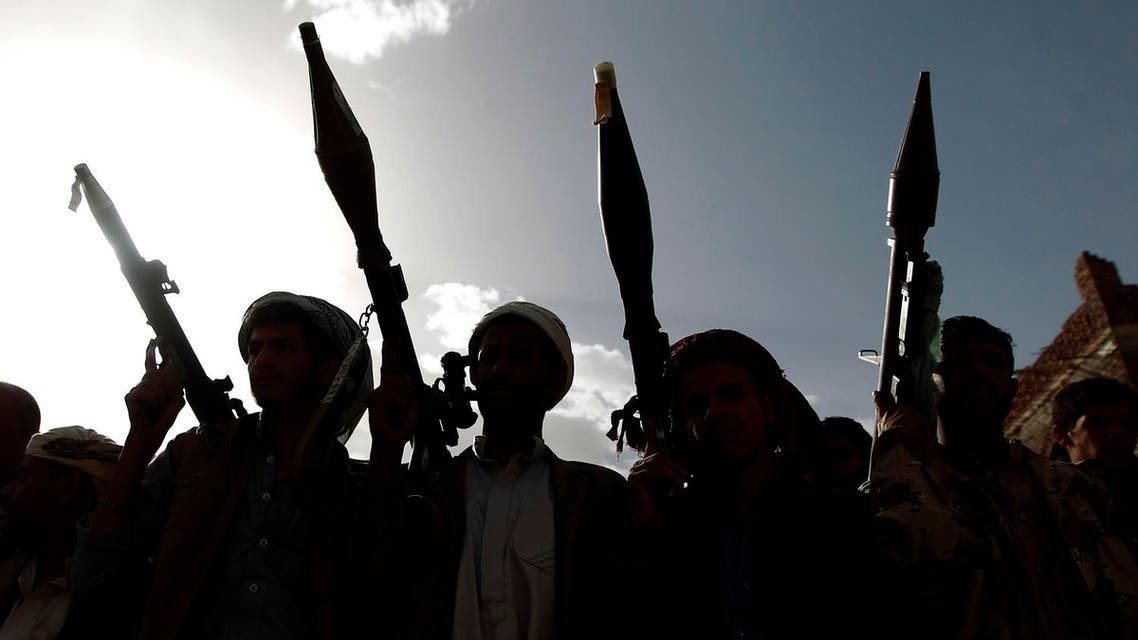 Armed tribesmen, loyal to the Shiite Huthi rebels, attend a gathering in the capital Sanaa to mobilize more fighters to battlefronts to fight pro-government forces in several Yemeni cities, on June 20, 2016. (AFP)