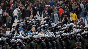 Law enforcement officers gather as they block opposition supporters in Moscow, on March 26, 2017. (Reuters)