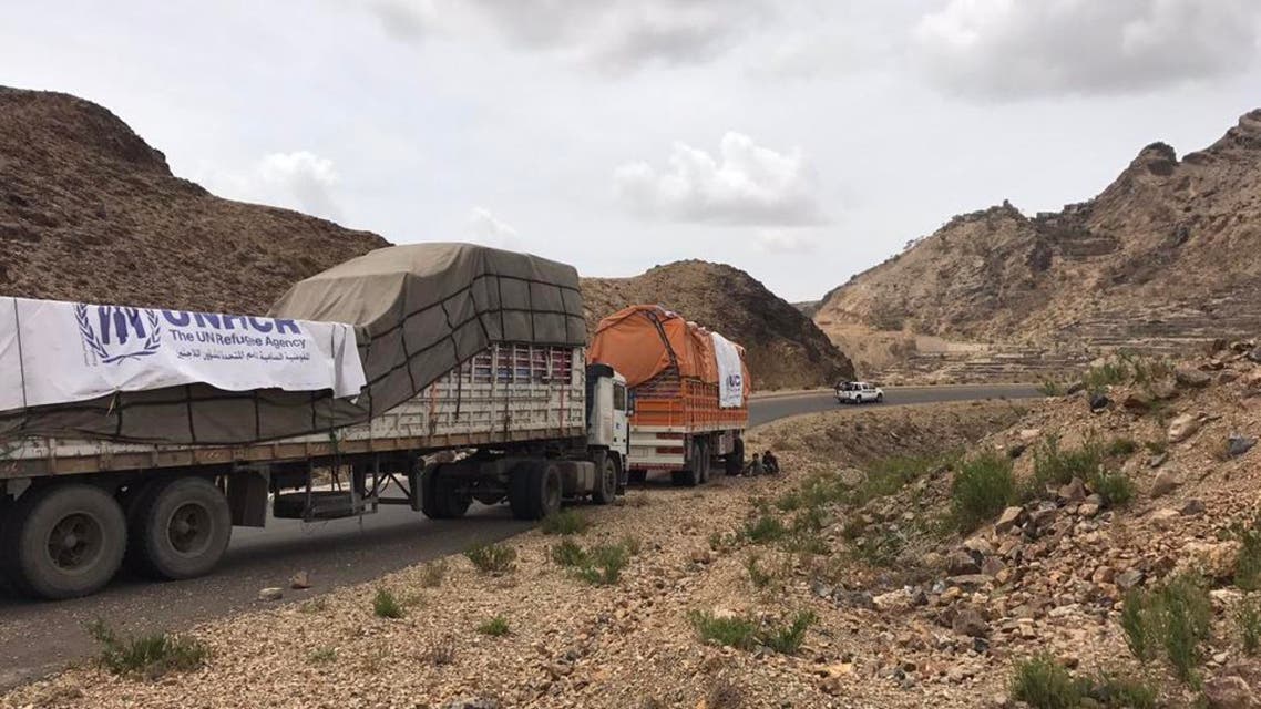 مواد إغاثة أممية على طريق ذمار اليمن غذاء أغذية مساعدات