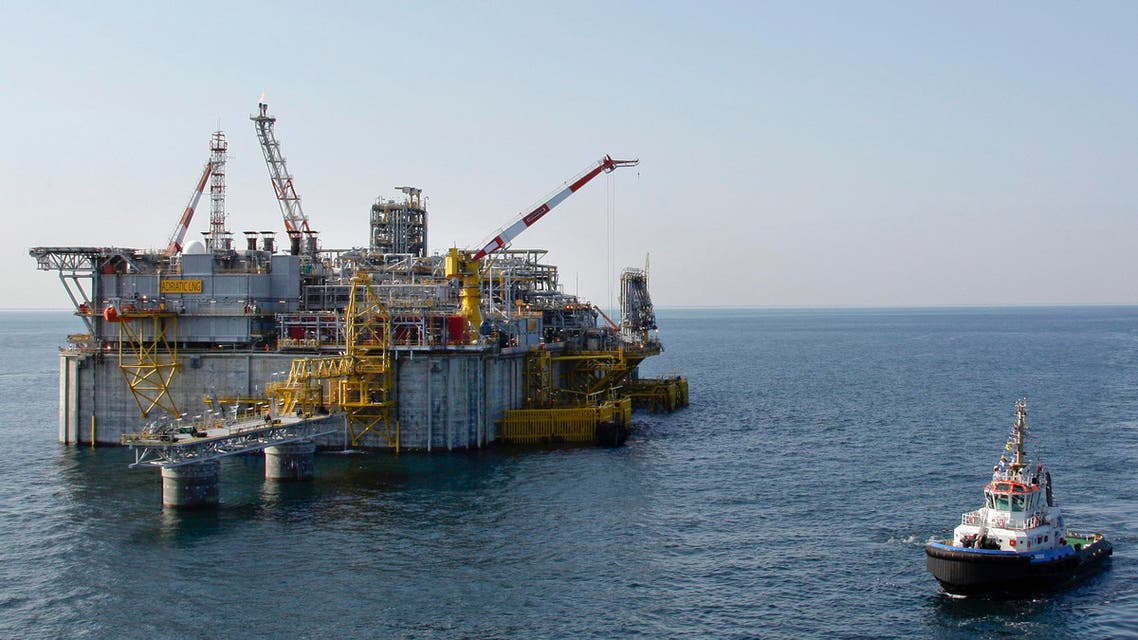 A view of the Adriatic liquefied natural gas (LNG) terminal off Venice, October 20, 2009. Italy officially opened on Monday its second LNG import terminal, which is expected to be at full capacity by the end of the year, helping the country to diversify energy supplies. It will bring gas from Qatar to Italy for 25 years, helping the country meet 10 percent of its gas needs and ease its dependence on gas imports from Russia and northern Africa. REUTERS/Stefano Rellandini (ITALY POLITICS ENERGY BUSINESS)