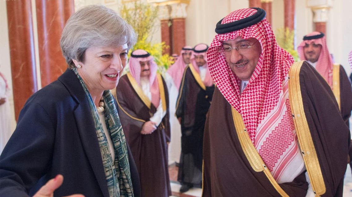 Saudi Arabia's Crown Prince Mohammed bin Nayef greets British Prime Minister Theresa May. (SPA)