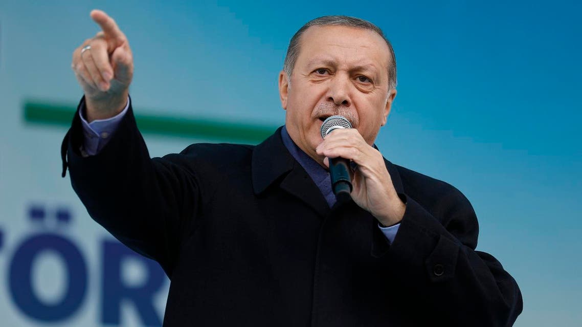 Turkish President Tayyip Erdogan addresses his supporters during a rally for the upcoming referendum in the Black Sea city of Rize, Turkey, April 3, 2017. (AFP)
