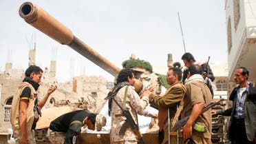 Pro-government fighters gather next to a tank they use in the fighting against Houthi fighters in the southwestern city of Taiz, Yemen March 22, 2017. (Reuters)