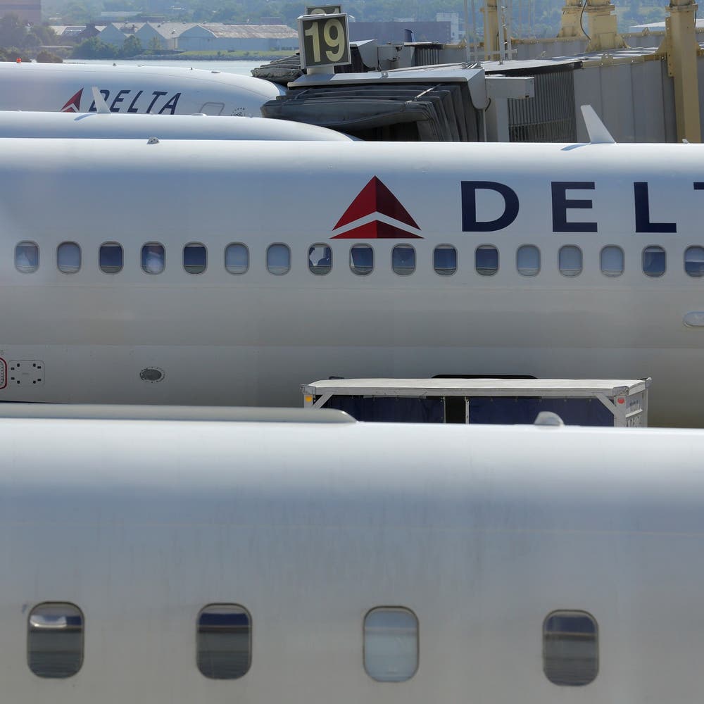 Delta passengers offered $10,000 to get off oversold flight