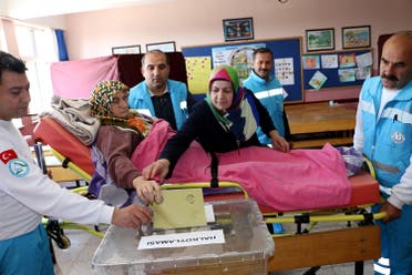 Fatma Canpolat, a paralysed woman who was wheeled into a polling station, casts her ballot in Erzincan, Turkey, Sunday, April 16, 2017 (Photo: Depo Photo via AP)