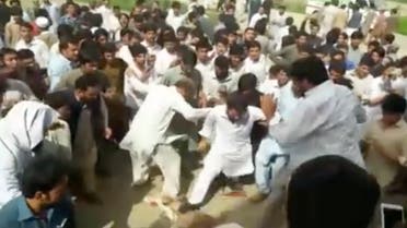 يقتلون الطالب مشعل خان