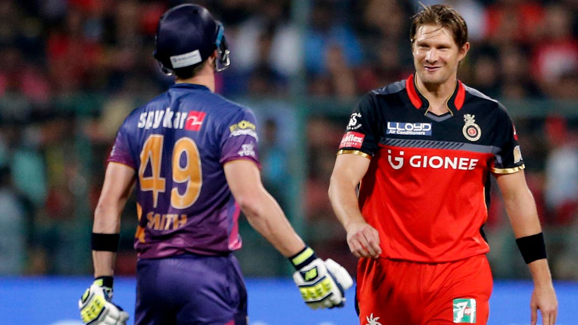 Royal Challengers Bangalore bowler Shane Watson, right, smiles at Rising Pune Supergiants captain Steven Smith, left, after a delivery during their Indian Premier League (IPL) cricket match in Bangalore. (AP)