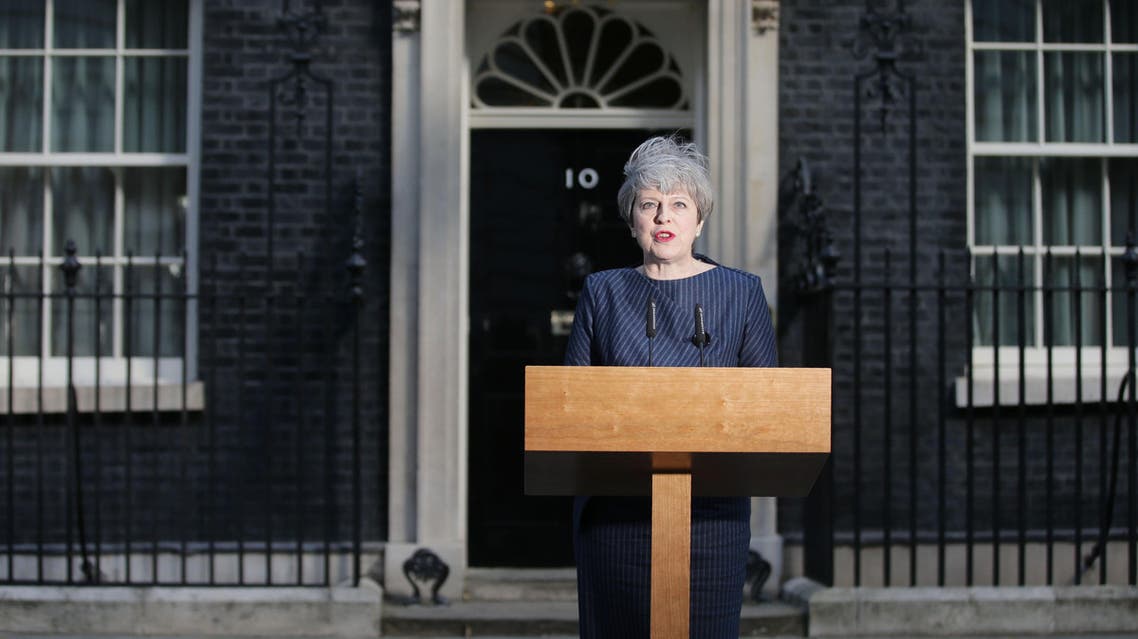 British Prime Minister Theresa May speaks to the media outside 10 Downing Street in central London on April 18, 2017. British Prime Minister Theresa May has called for an early general election تيرزا ماي تدعو إلى إجراء انتخابات مبكرة