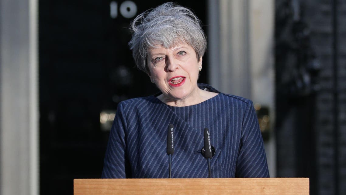 British Prime Minister Theresa May speaks to the media outside 10 Downing Street in central London on April 18, 2017. British Prime Minister Theresa May has called for an early general election تيرزا ماي تدعو إلى إجراء انتخابات مبكرة