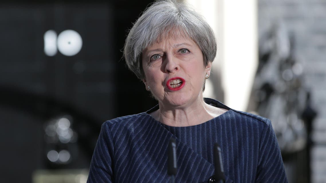 British Prime Minister Theresa May speaks to the media outside 10 Downing Street in central London on April 18, 2017. British Prime Minister Theresa May has called for an early general election تيرزا ماي تدعو إلى إجراء انتخابات مبكرة