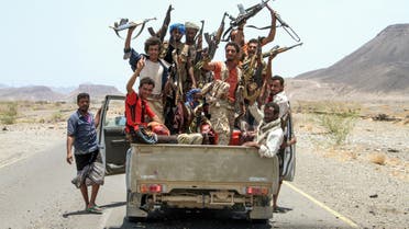 مقاتلون موالون للشرعية في اليمن في الطريق إلى معسكر خالد 15-4-2017