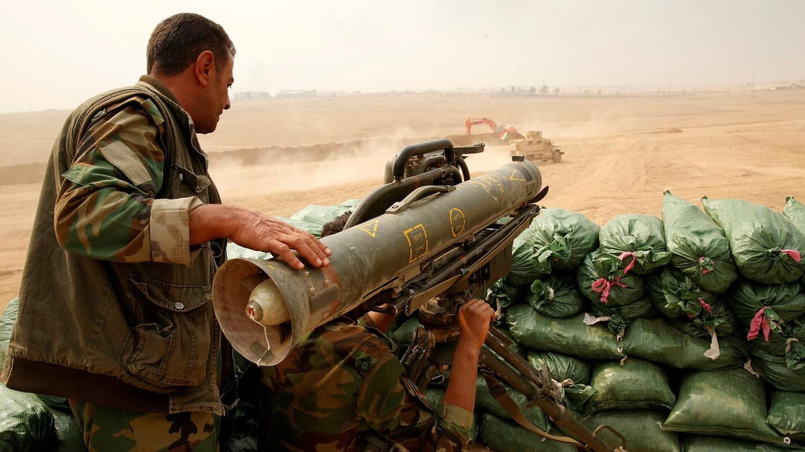A Kurdish Peshmerga fighter with a Milan anti tank weapon guards against possible Islamic State suicide bomb attacks during a battle with Islamic State militants at Topzawa village, near Bashiqa, near Mosul, Iraq, October 24, 2016. (File Photo: Reuters)
