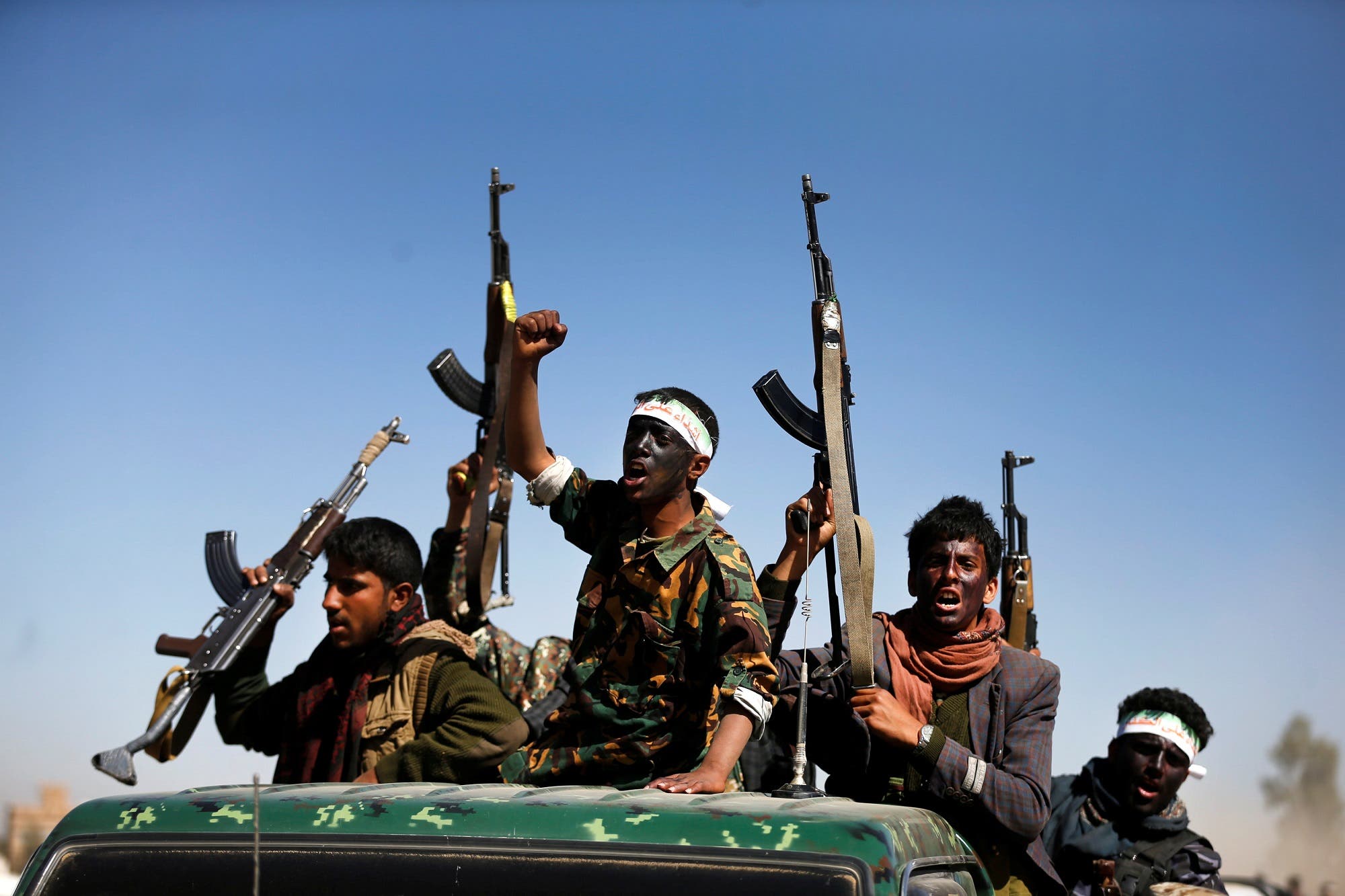 Newly recruited Houthi fighters ride on the back or a truck during a parade before heading to the frontline to fight against government forces, in Sanaa, Yemen January 3, 2017. (Reuters)