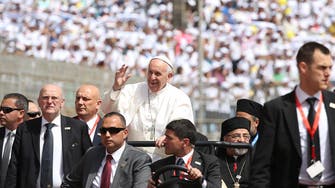 Security tight as Pope Francis celebrates open-air mass in Cairo