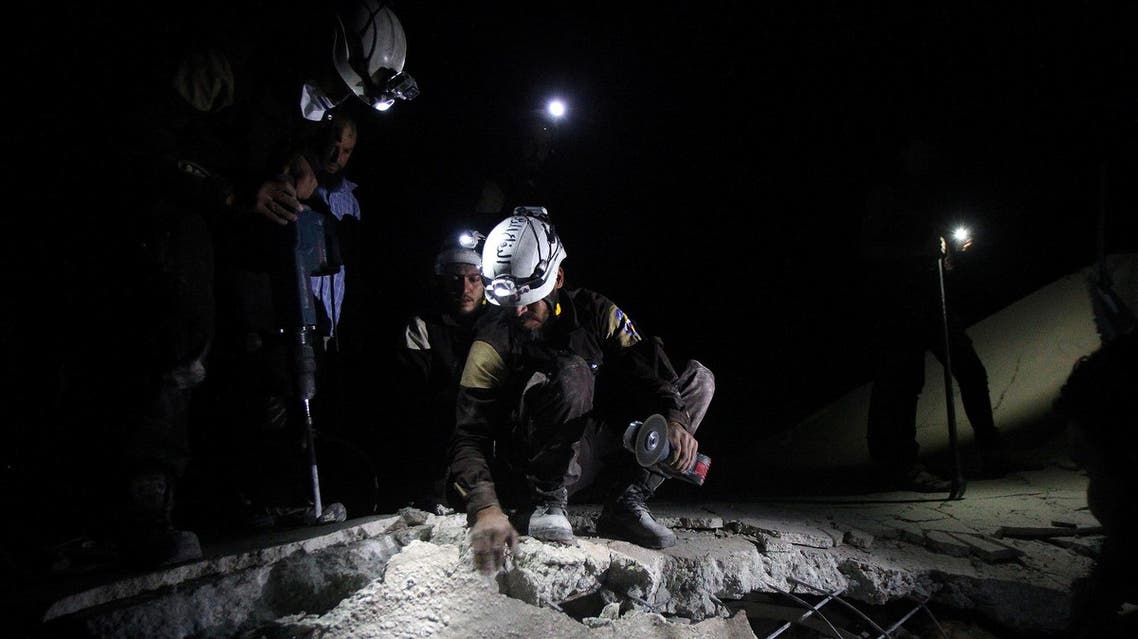 Civil defence members search for survivors under the rubble at a site hit by an airstrike in west of Idlib city, Syria April 28, 2017. (Reuters)