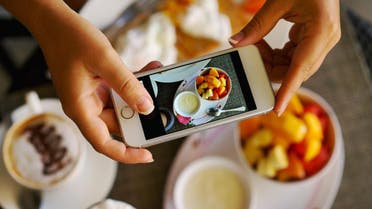 Hungry man divorces his wife for stopping him from eating to post food photos on Snapchat. (Shutterstock)