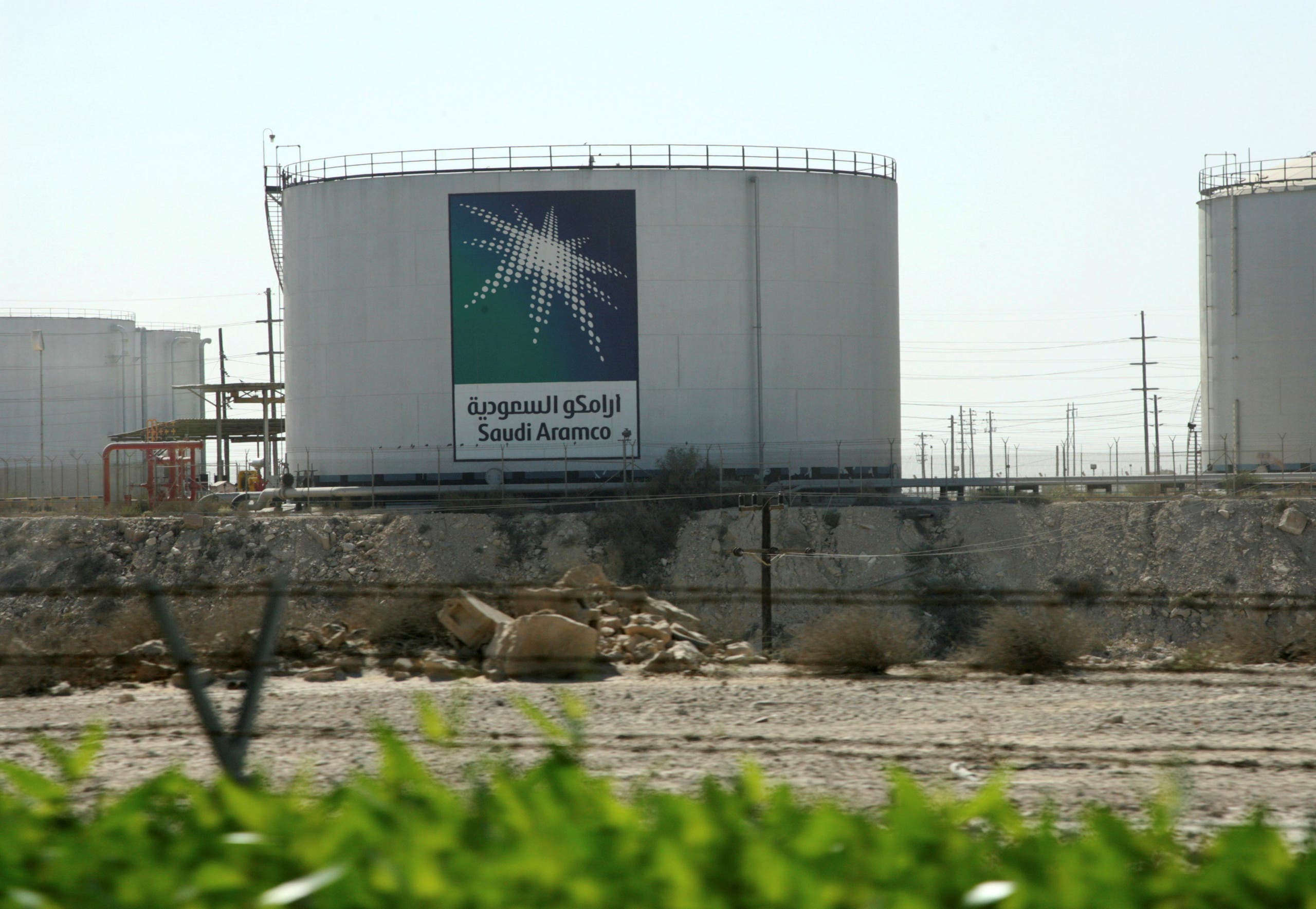 Oil tanks seen at the Saudi Aramco headquarters during a media tour at Damam city November 11, 2007. (Reuters)