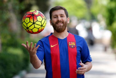 Reza Parastesh, a doppelganger of Barcelona and Argentina's footballer Lionel Messi, poses for a picture in a street in Tehran on May 8, 2017. (AFP)