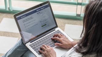 Facebook to play down links to websites with deceptive ads