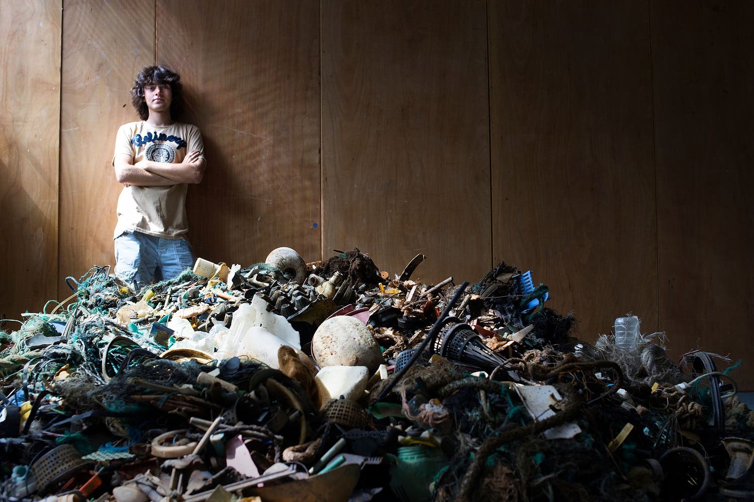 Boyan Slat posing by a pile of garbage found in the sea, in October 2013 in Delft. (AFP)