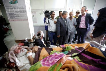 Dominik Stillhart, Director of Operations for the International Committee of the Red Cross (ICRC), visits patients at a hospital in Sanaa, on May 12, 2017. (Reuters)