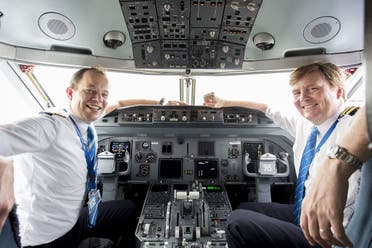Dutch King Willem-Alexander, who works part-time as a commercial pilot, is to start conversion training to fly Boeing 737 passenger jets, a Dutch newspaper reported on May 17. (AFP)
