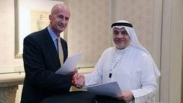 Vice Chairman of General Electric, John Rice, and Saudi Governor of Small & Medium Enterprises, Ghassan Ahmed Al Sulaiman, pose after signing their agreements at the Saudi-US CEO Forum 2017 in Riyadh on May 20, 2017. (Reuters)