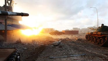 Members of the Libyan National Army (LNA) fire a tank during fighting against jihadists in Qanfudah, on the southern outskirts of Benghazi, on January 14, 2017. (File photo: AFP)