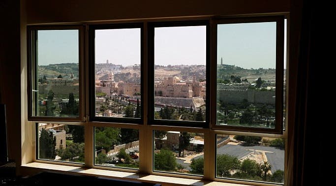 حتى زجاج الفندق المطل على مسجد قبة الصخرة جعلوه مضادا للقاذفات الصاروخية