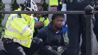 بريطانيا.. اعتقال رجل يحمل سكيناً أمام قصر باكينغهام