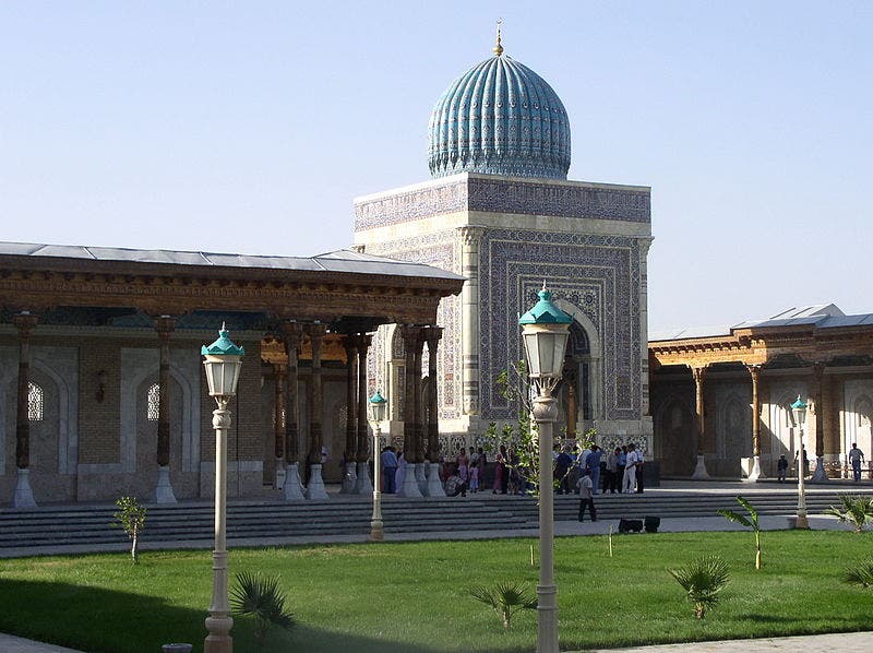 ضريح الإمام البخاري في سمرقند 
