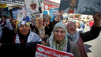 Hundreds of Palestinian prisoners in Israel halt hunger strike
